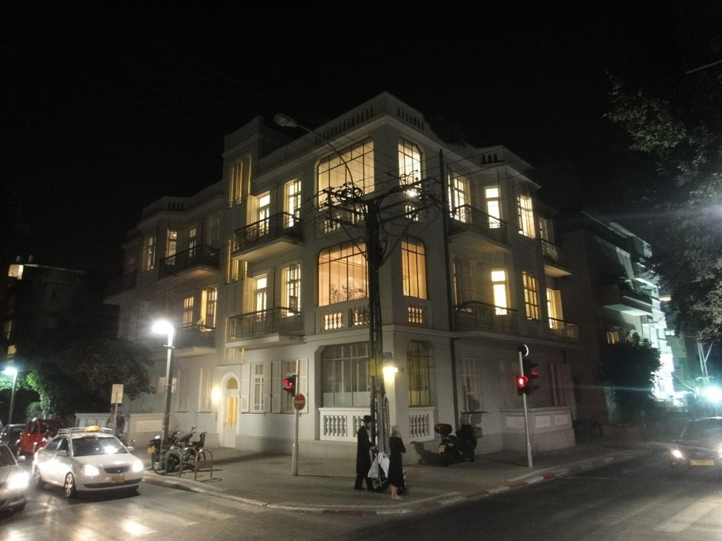 Neve Tzedek at night